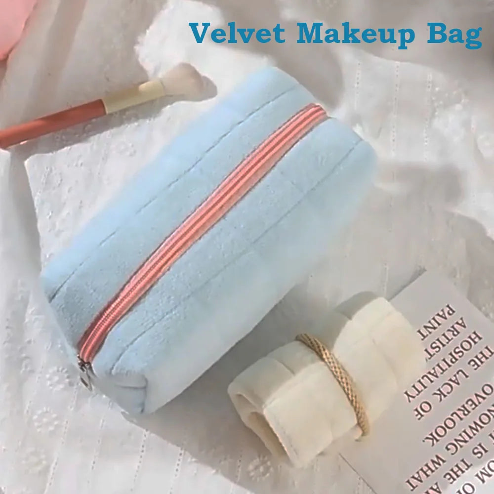 Classic Design Makeup Bag Spacious Portable Cosmetic Bag Large Capacity Makeup Bag High-Quality for Daily Use Business Trips