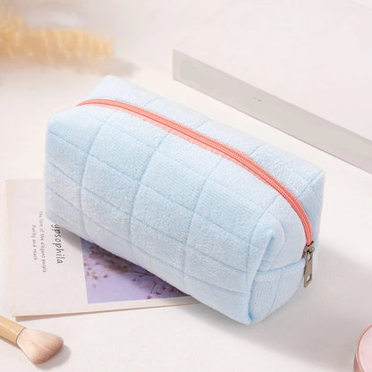 Classic Design Makeup Bag Spacious Portable Cosmetic Bag Large Capacity Makeup Bag High-Quality for Daily Use Business Trips