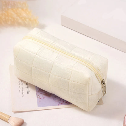 Classic Design Makeup Bag Spacious Portable Cosmetic Bag Large Capacity Makeup Bag High-Quality for Daily Use Business Trips