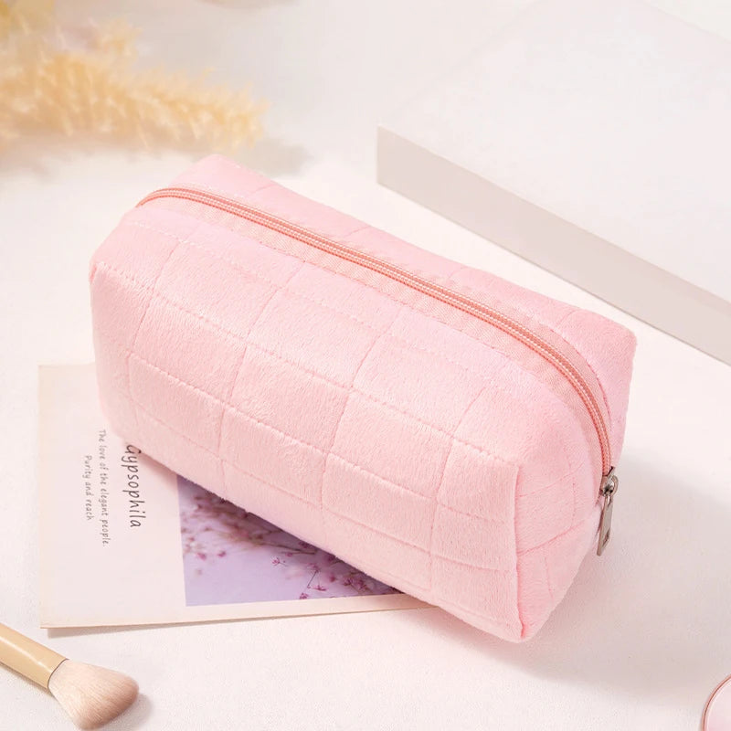 Classic Design Makeup Bag Spacious Portable Cosmetic Bag Large Capacity Makeup Bag High-Quality for Daily Use Business Trips