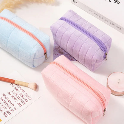 Classic Design Makeup Bag Spacious Portable Cosmetic Bag Large Capacity Makeup Bag High-Quality for Daily Use Business Trips