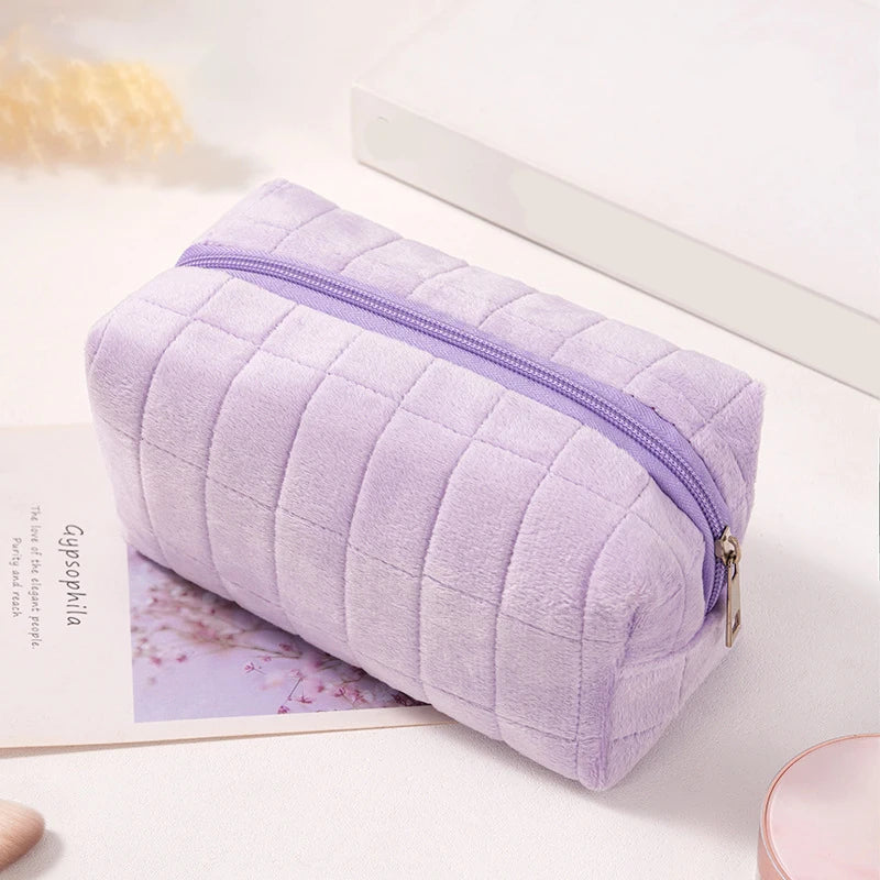 Classic Design Makeup Bag Spacious Portable Cosmetic Bag Large Capacity Makeup Bag High-Quality for Daily Use Business Trips